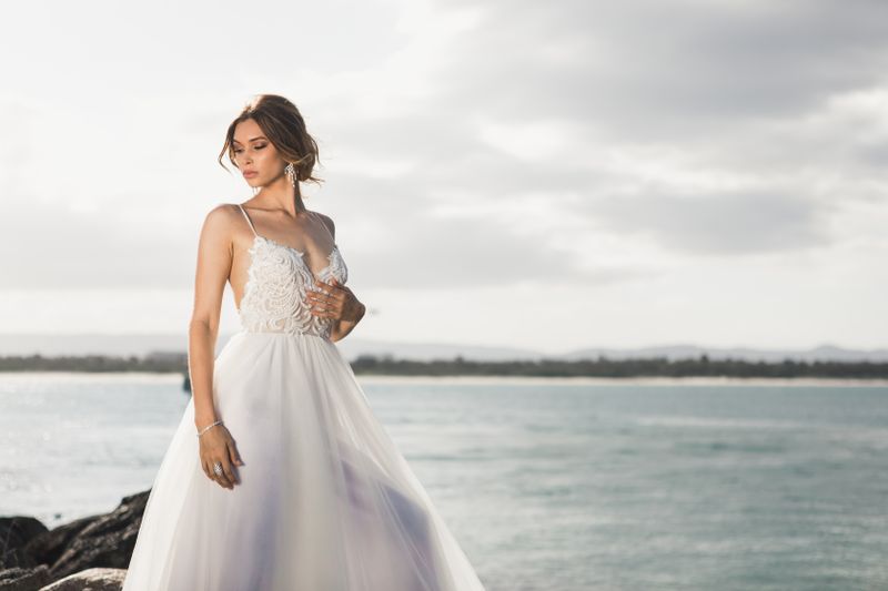 Cô dâu trong váy cưới Véoi Bridal